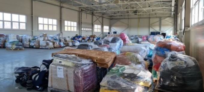 Slovakian factory distributes donated clothes to Ukrainian refugees Slovakian factory distributes donated clothes to Ukrainian refugees
