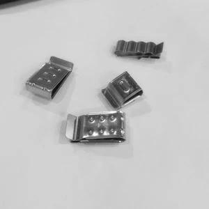 Антикоррозийное крепление для солнечных батарей с помощью кабельных зажимов